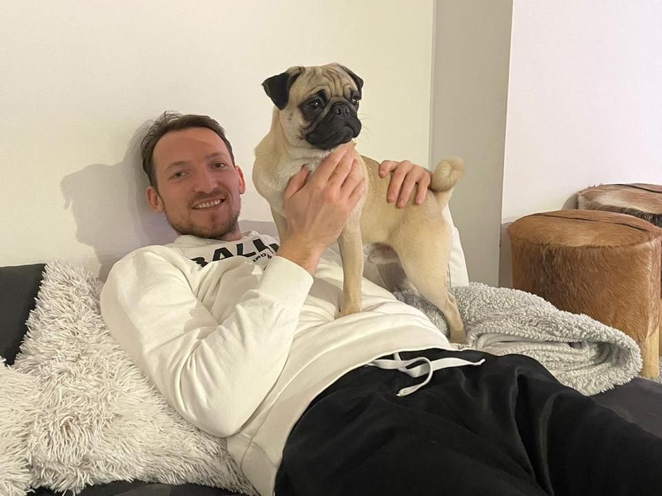 A felcsútiak kilencszeres cseh válogatott labdarúgójának egyik legjobb barátja a kutyája, Brukszi