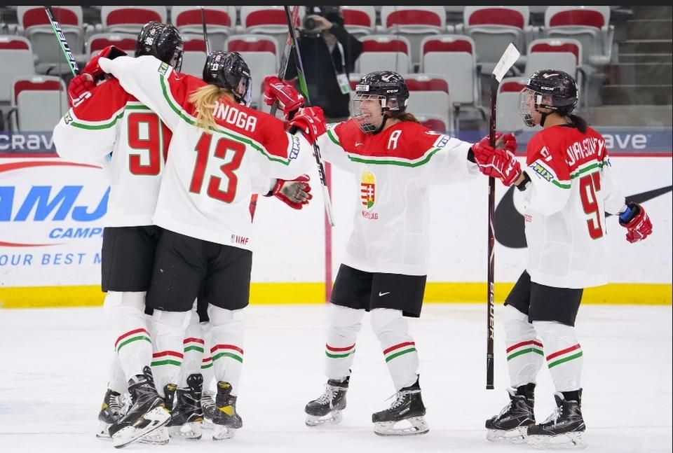 A dánok elleni sporttörténelmi 5–1-es győzelem volt női válogatottunk első „A-csoportos” sikere (Fotó: IIHF)