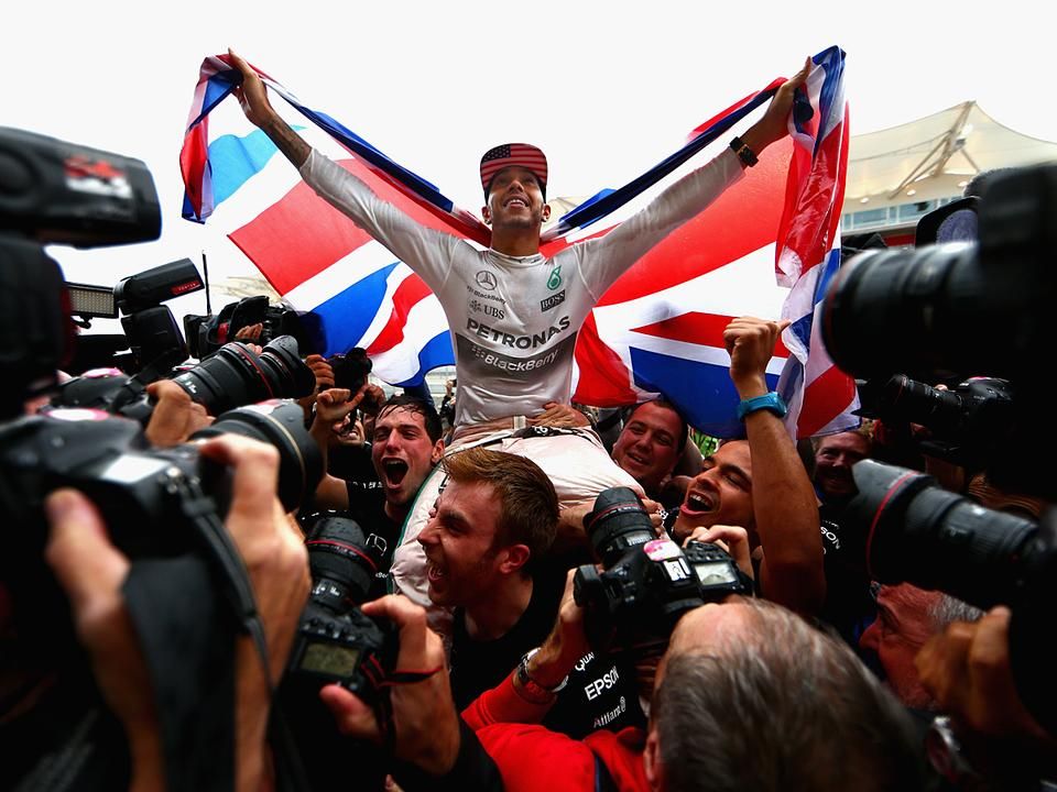 Hat világbajnoki koronájával Lewis Hamilton a sportág történetének második legeredményesebb pilótája (Fotó: Getty Images)