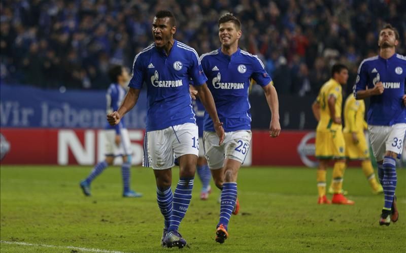 Choupo-Moting és Huntelaar ünnepli a Schalke győztes találatát(Fotó: Action Images)