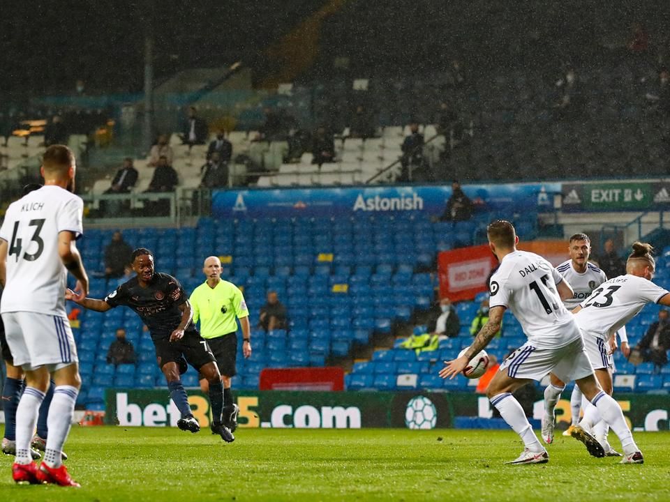 Sterling megszerzi a Manchester City vezető gólját (Fotó: AFP)