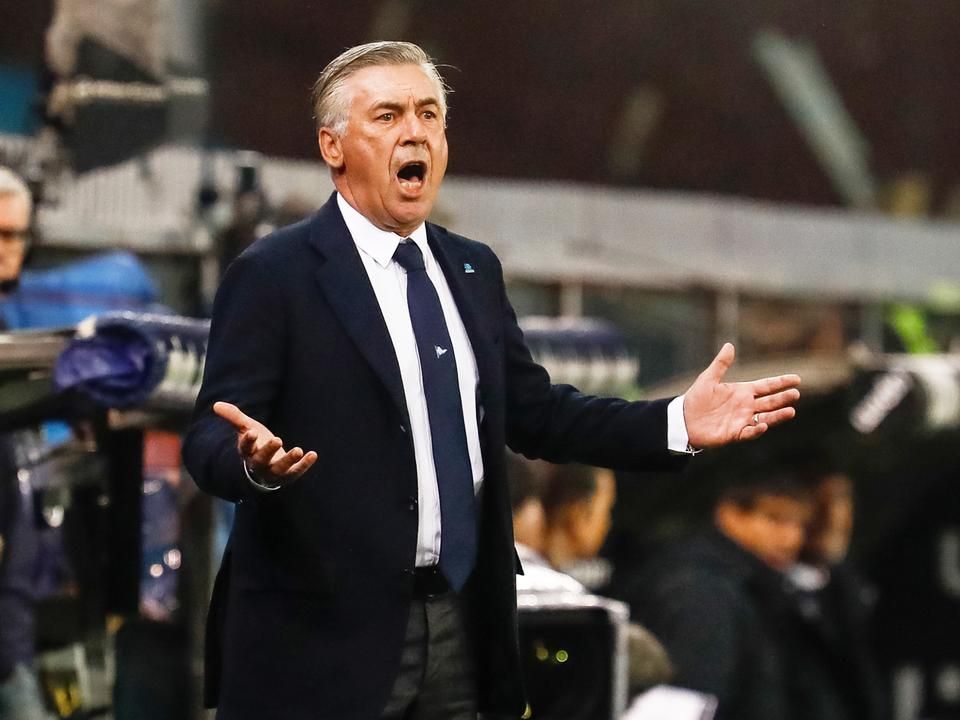 Ancelotti szerint ha a játékvezető nem képes rá, nekik kell cselekedniük (Fotó: AFP)