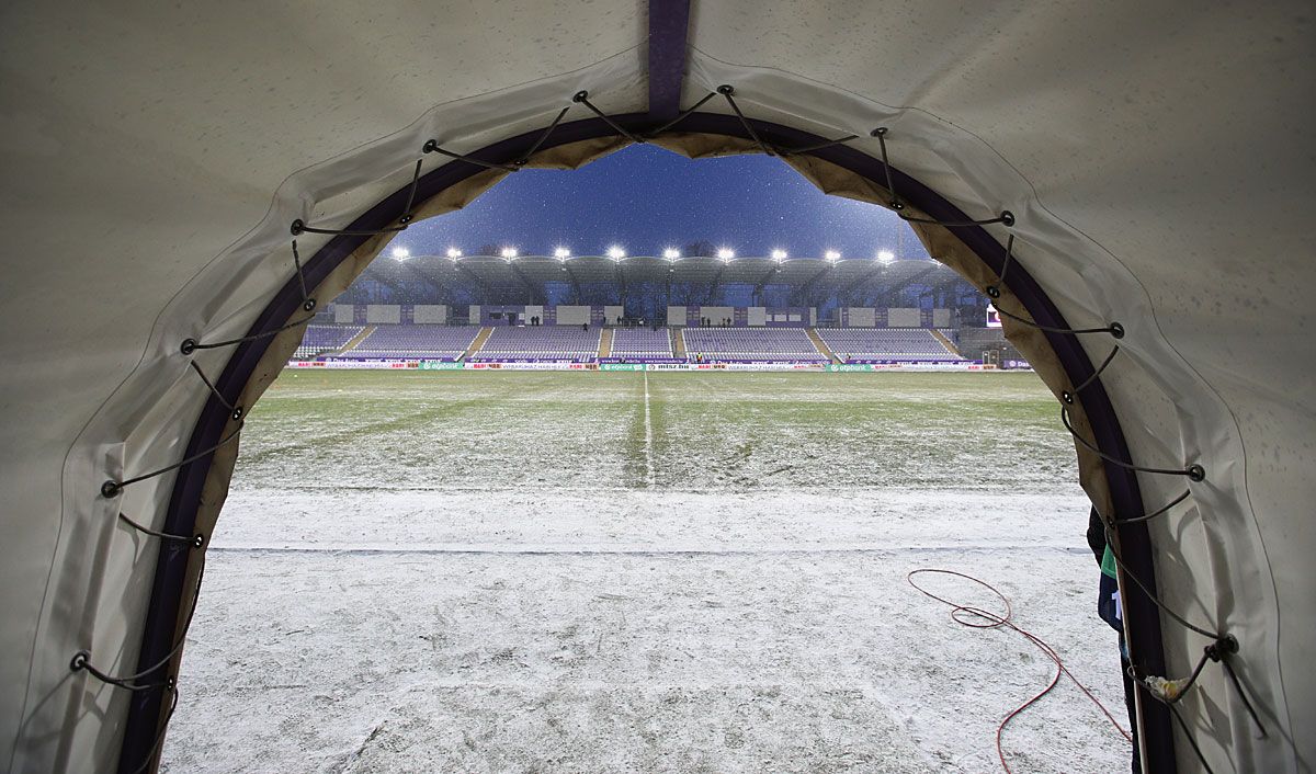Ismét hó lepte be a Szusza Ferenc Stadiont (Fotó: Török Attila)