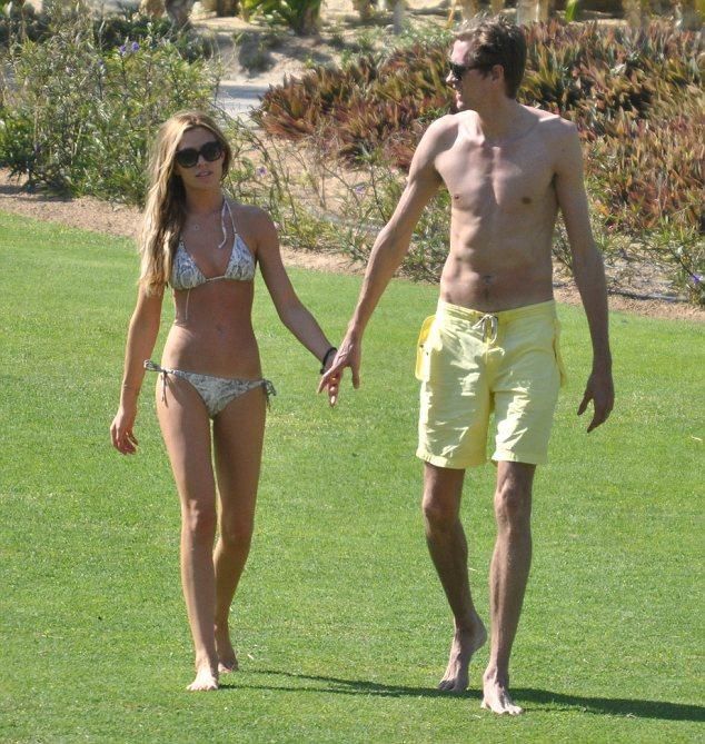 Peter és Abbey Crouch dubai nyaralására semmi nem vethet árnyékot (Fotók: dailymail.co.uk)