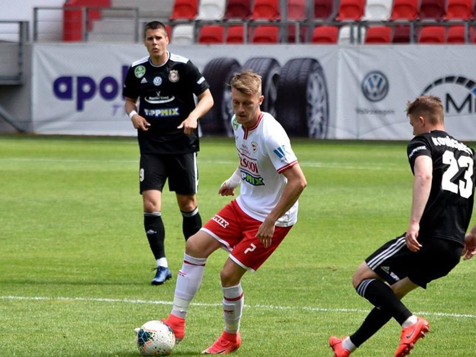 A DVTK-ba 2018 októbere után visszatért Makrai Gábor (labdával), de a Kisvárda Tischler Patrik (a háttérben) egy és Kovácsréti Márk (jobbra) két góljával 3–0-ra győzött a két csapat első edzőmeccsén (Fotó: dvtk.eu)