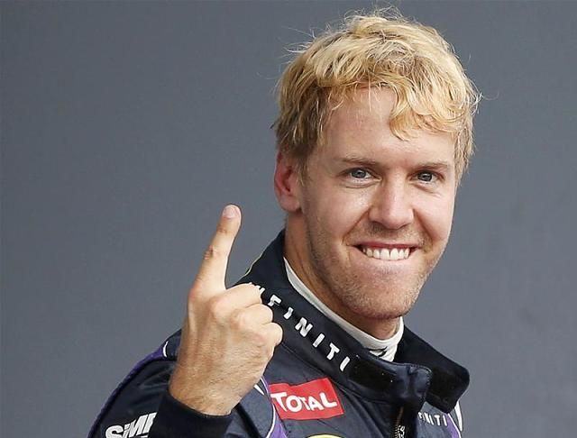 A mutatóujj – ha tetszik, ha nem – Vettel imázsához tartozik