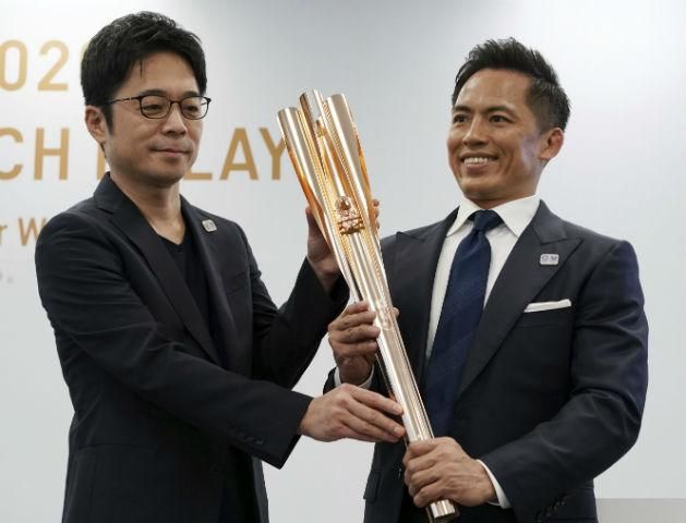 Josioka Tokudzsin tervező (balra) és Nomura Tadahiro, a háromszoros olimpiai bajnok japán cselgáncsozó (Fotók: MTI)