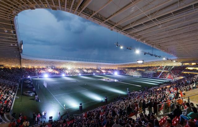 Az új Nagyerdei stadiont már múlt héten átadták, de a DVSC ma töltheti meg tartalommal is az új létesítményt (Fotó: MTI, archív)