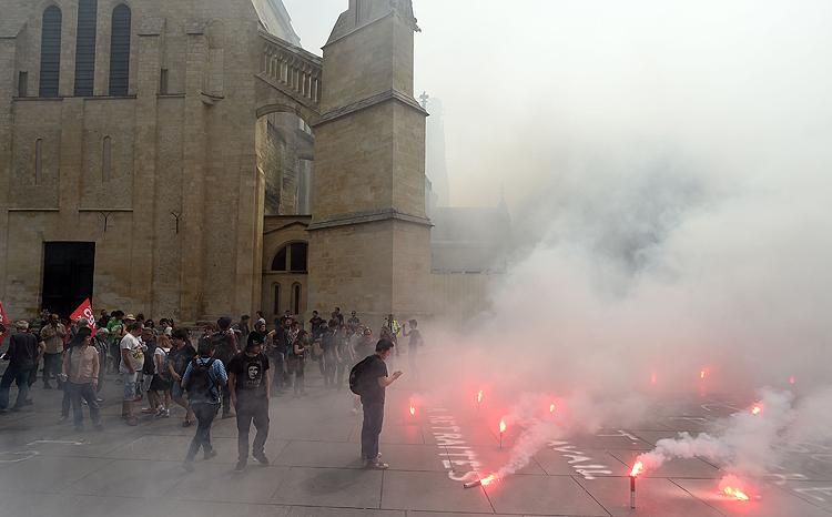 Ők nem futballhuligánok! Bordeaux sem mentes a franciaországi tüntetésektől (Fotó AFP)