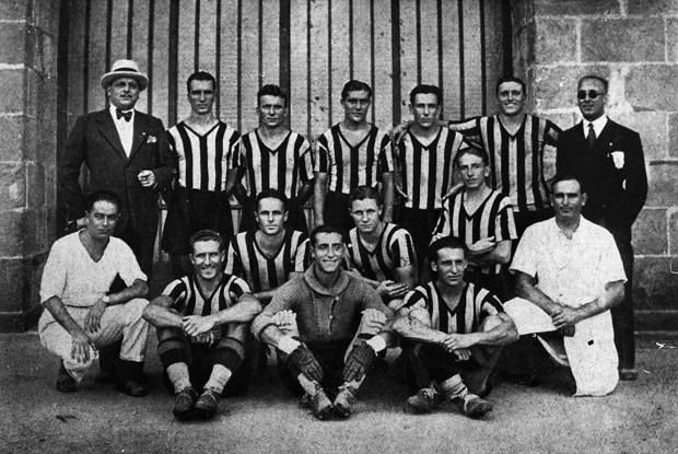 1930 bajnokcsapata: a bal szélen guggoló Weisz játékosa, edzője is volt az Internek