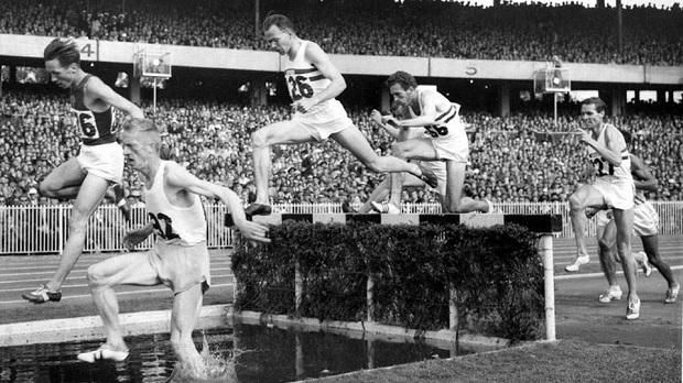 A 3000 m akadályfutás döntője az 1956-os olimpián: a világrekorder Rozsnyói Sándor (balról a 4.) második lett (Fotó: Getty Images)