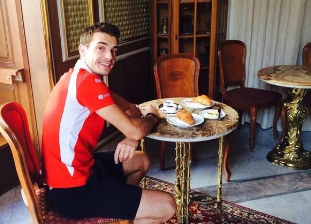 Jules Bianchi a Gerbeaud cukrászdában reggelizett (Fotó: Twitter)