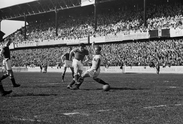 1949-ben a Húsvéti Tornán négy gólt szerzett a Ferencváros–Slavia Praha (8:3) mérkőzésen