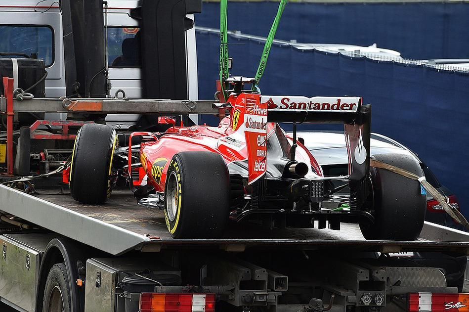 Vettel Ferrarija a platós kocsin