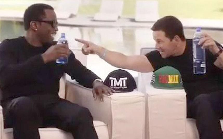 Az amerikai rapper honfitársa mellett áll, Mark Wahlberggel fogadást is kötöttek. Diddy először 100 ezer dollárt ajánlott, majd 250 ezer dollárra emelték a tétet. 
(Forrás: The Telegraph)