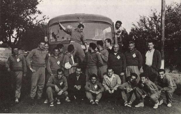 Egy csehszlovákiai túrán az ötvenes évek elején a Dózsa csapatának tagjaként – Deák Ferenc balról a második