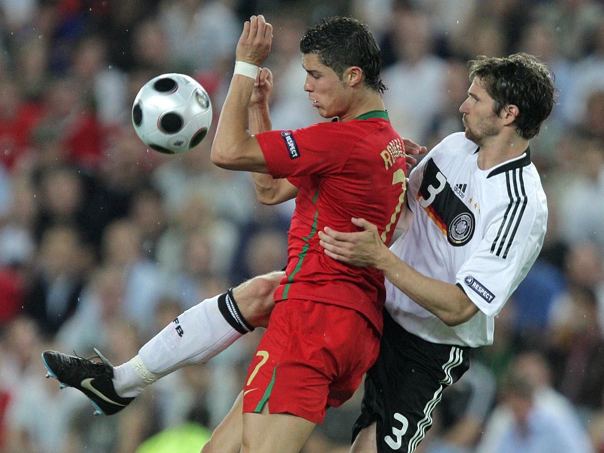 A 2008-as Eb-negyeddöntőn Cristiano Ronaldót semlegesítette (Fotó: AFP)