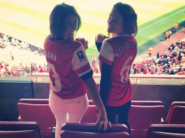 WAG-felvonulással búcsúzott az Arsenal is (Fotó: dailymail.co.uk)