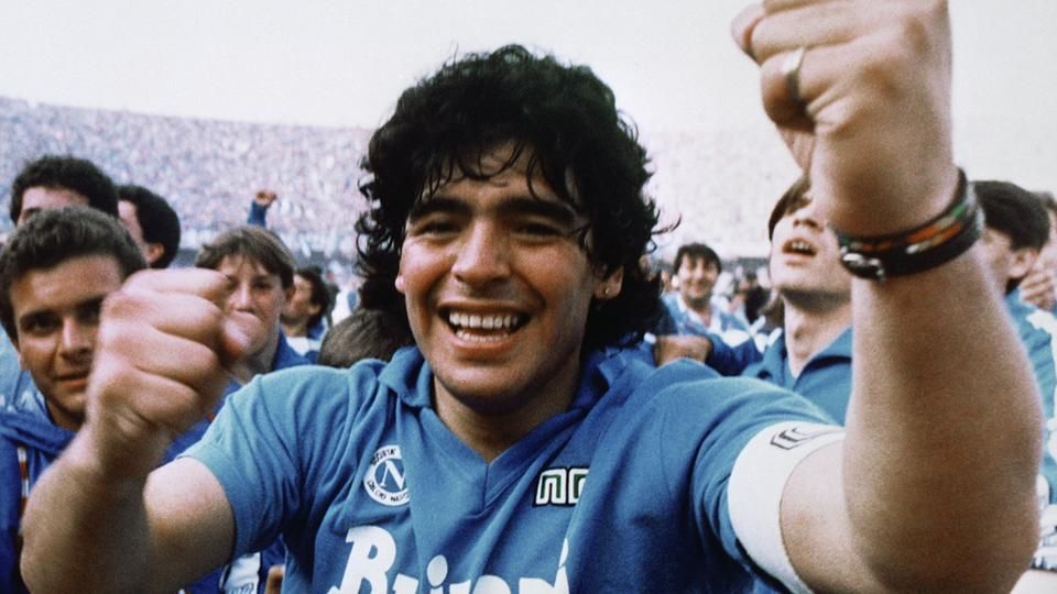 Maradona Nápolyban csúcsra ért, és onnan aztán óriásit bukott (Fotó: HBO)