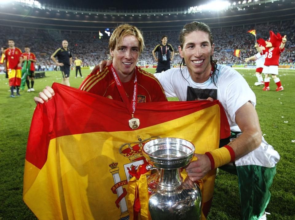 Fernando Torres és Sergio Ramos, két iskola, Madrid két széle (Fotó: AFP)
