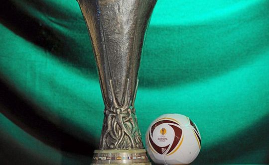 Ezért a serlegért harcolnak a csapatok az Európa-ligában (Fotó: uefa.com)