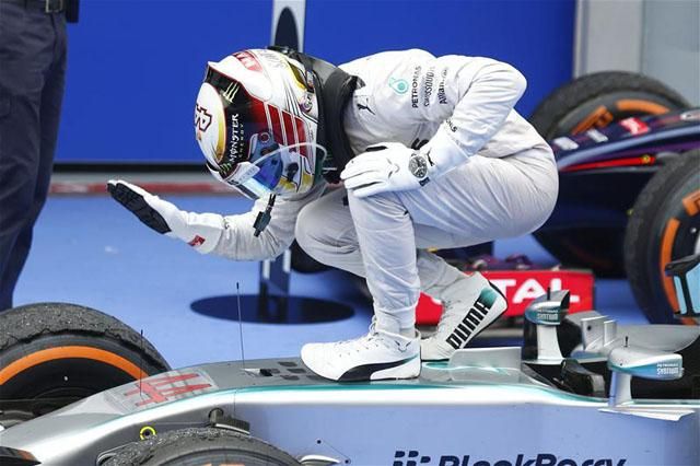 Lewis Hamilton pályafutása során először nyerte meg a Malajziai Nagydíjat (Fotó: Action Images)