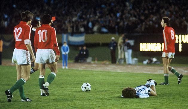 Az 1978-as vb fájó emléke: Nyilasi Tibort (8) kiállították – a játékvezető jól „fújt” az argentinoknak (Fotó: Getty Images)
