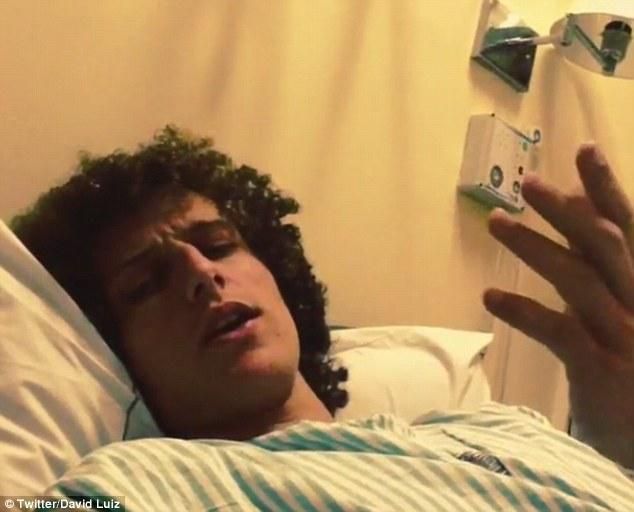 David Luiz a kórházi ágyon (forrás: Daily Mail)