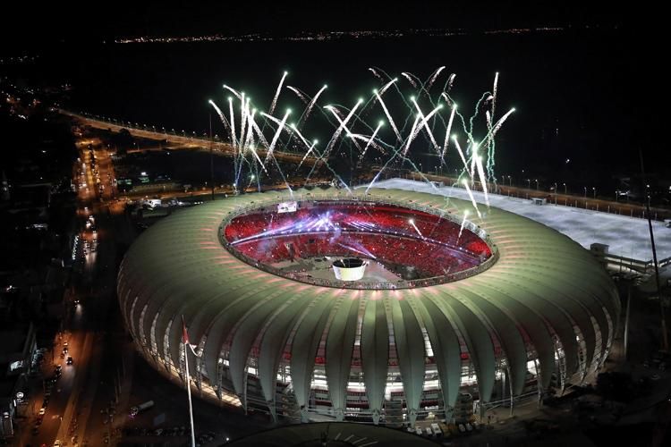 Pazar látvány volt a megnyitó éjszakáján a Beira-Rio Stadion (Forrás: Reuters)