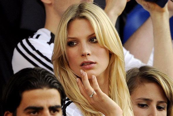 5. Sarah Brandner – Bastian Schweinsteiger (Fotó: caughtoffside.com)