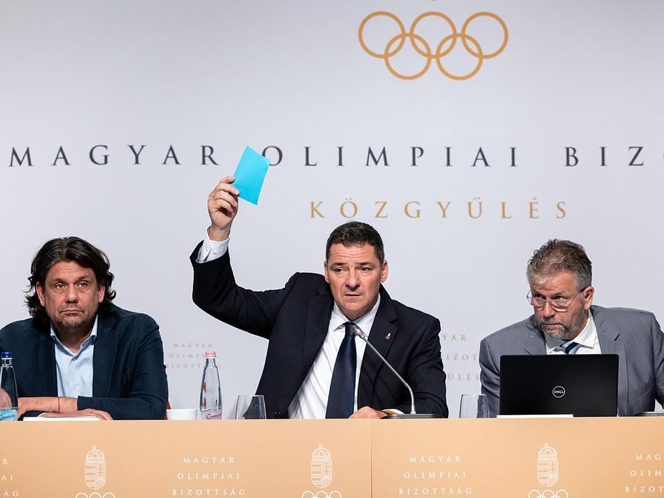 Gyulay Zsolt MOB-elnök (középen) magyarországi olimpiát szorgalmaz (Fotó: Árvai Károly)