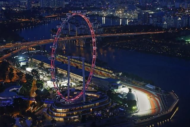 Szingapúrban évről évre az idény egyik leglátványosabb időmérőjét tartják