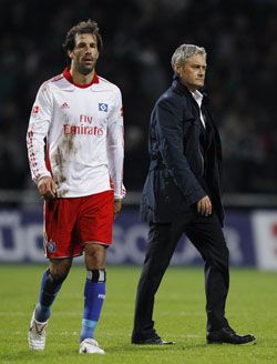 Van Nistelrooy és Veh mester: másfelé indulnak? 
(Fotó: Action Images, archív)