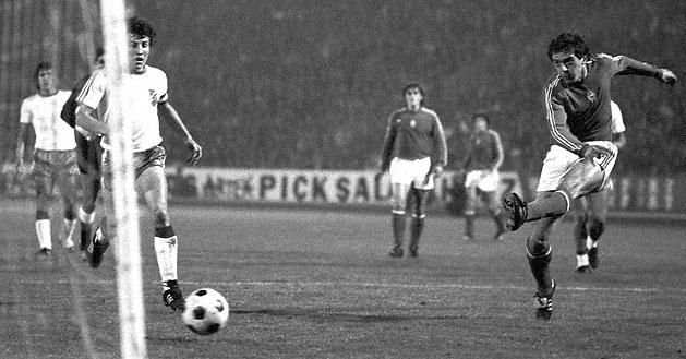 Ez is 1977: Várady Béla lőtt gólt a Bolívia elleni vb-pótselejtezőn is (Fotó: MTI)