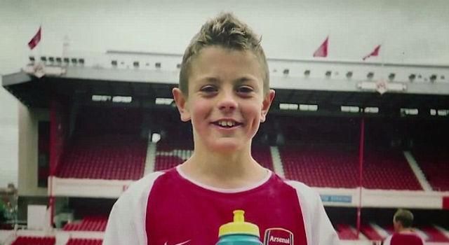 Itt már Arsenal mezben mosolyog a kis Wilshere (Fotó: dailymail.co.uk)