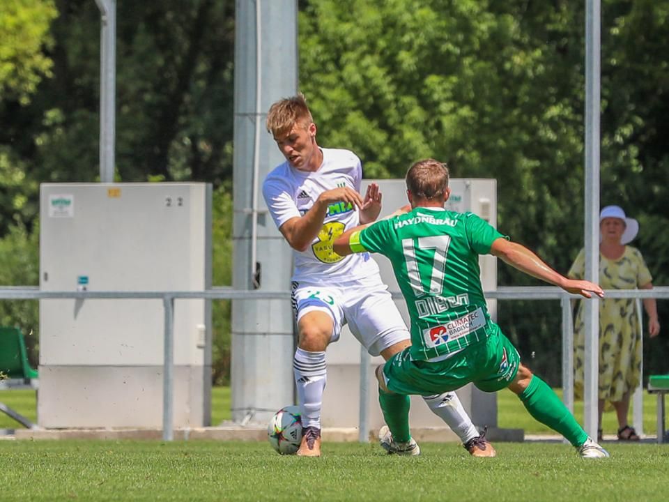A fehérben játszó Katona István gólt szerzett a Kanizsa ellen (Fotó: haladas.hu)