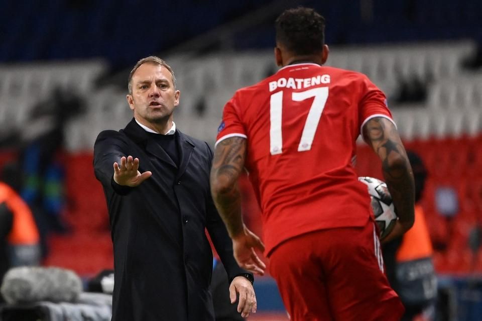 Flick instruálja Boatenget, vajon lesz még közös BL-meccsük Münchenben? (Fotó: AFP)