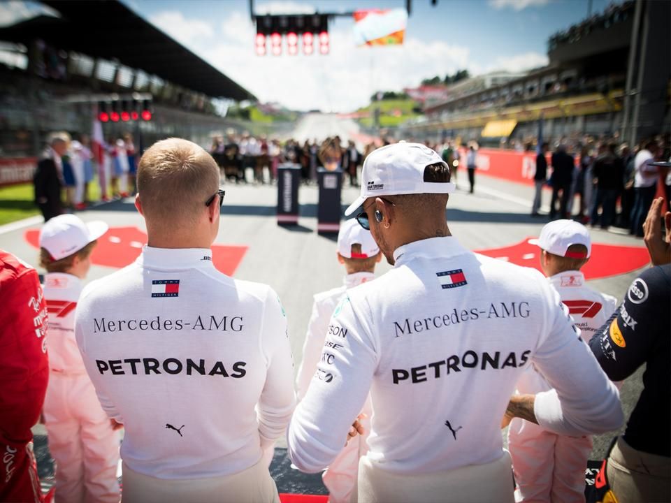 A Mercedes 44 verseny után nullázott (Fotó: AFP)