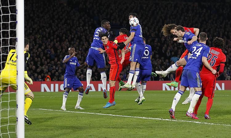A PSG-t erősítő David Luiz nagy gólt fejelt korábbi csapatának, a Chelsea-nek (Fotó: AFP)