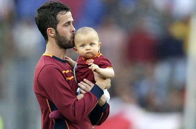 Miralem Pjanic évek múlva is joggal dicsekedhet majd 2013–2014-es szezonjával cuki kisfiának