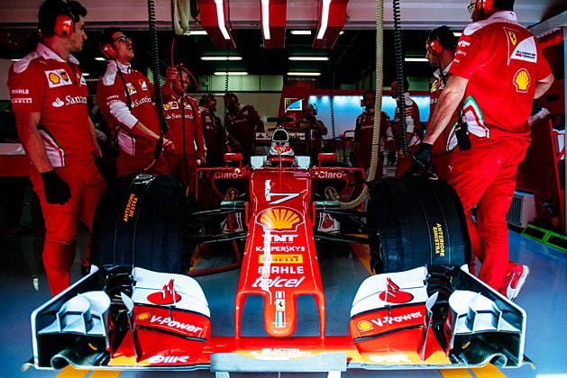 Räikkönen a garázsban