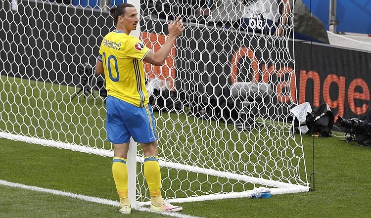 Zlatan Ibrahimovic megkönnyebbülten veszi tudomásul: les volt… (Fotó: Reuters)