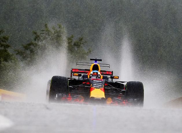 Ricciardo az esőben is kipróbálta a Red Bullt, amelynek beállításával még vannak gondok (Fotó: AFP)