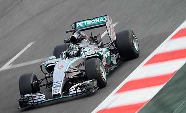 Rosberg jelöletlen gumikon kezdte a körözést