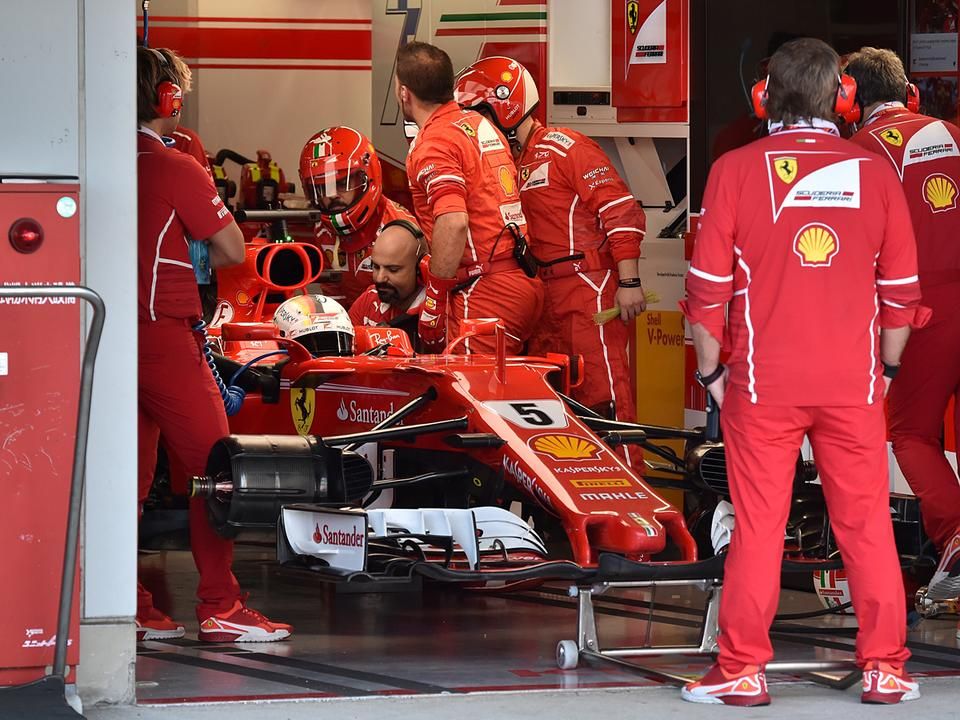 Sebastian Vettel úgy véli, most nem lenne szép kritizálnia a Ferrarit (Fotó: AFP)
