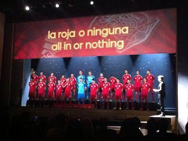 A spanyol válogatott mezét ismét az Adidas szállítja – meglepetés a tiszta vörös (Fotók: RFEF/adidas)