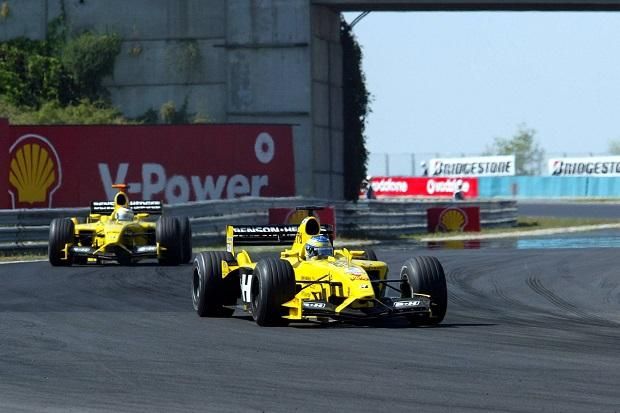 A mogyoródi aszfaltcsíkon a két Jordan-Ford: elöl Baumgartner Zsolt, hátul Giancarlo Fisichella (Fotó: Imago Images)