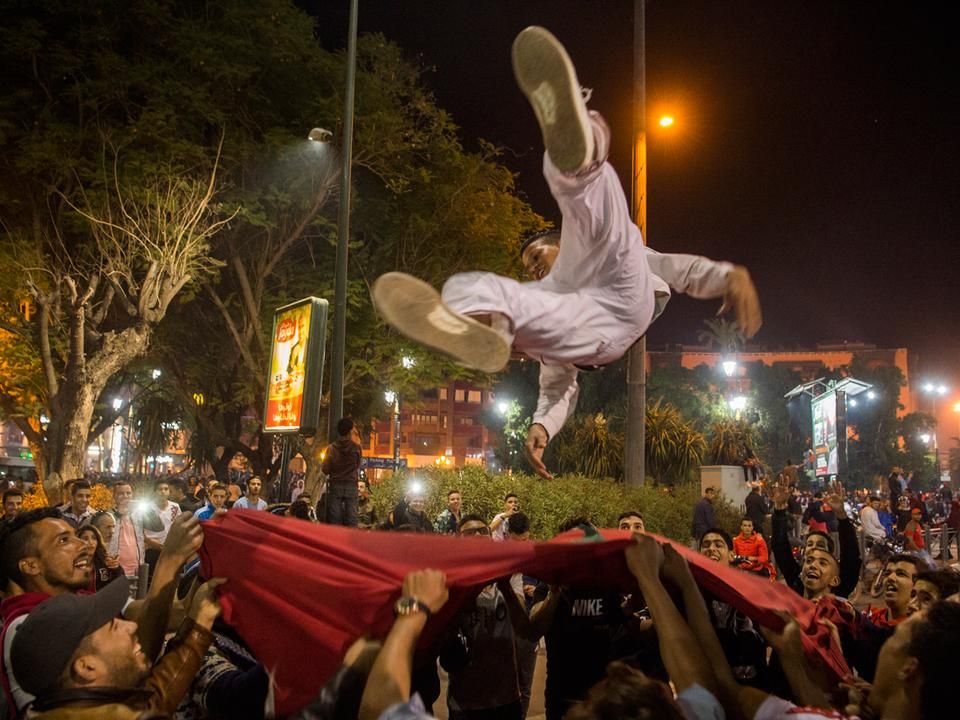 Öröm Marrákesben: az ünneplők közül sokan még nem is láthatták világbajnokságon a válogatottat (Fotó: AFP)