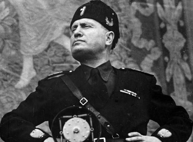 És a vezér: Benito Mussolini
