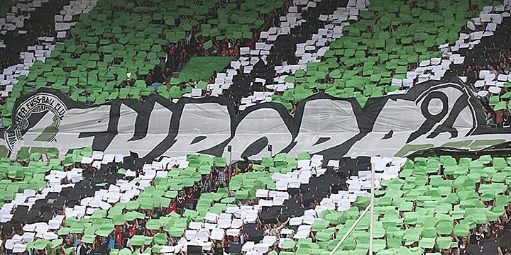 2011 augusztusában így örültek a Hannover 96 drukkerei, hogy a csapatuk Európa liga-meccset játszhat (Forrás: Guardian)